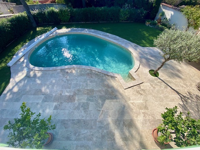 piscine Poulx maçonnerie carrelage margelles